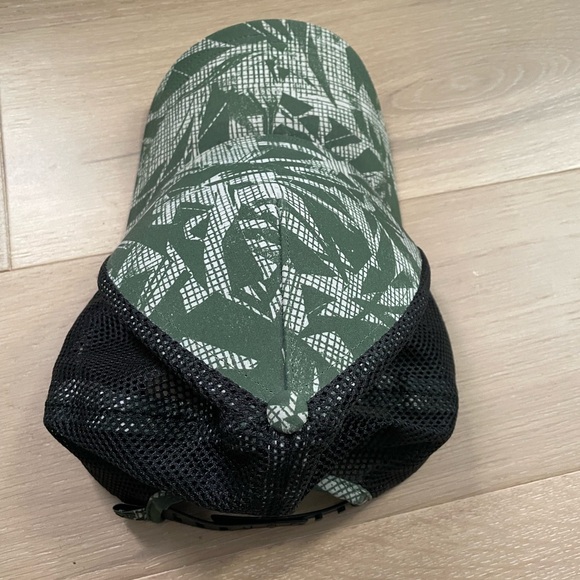 Lululemon Commission Hat - Picture 3 of 6